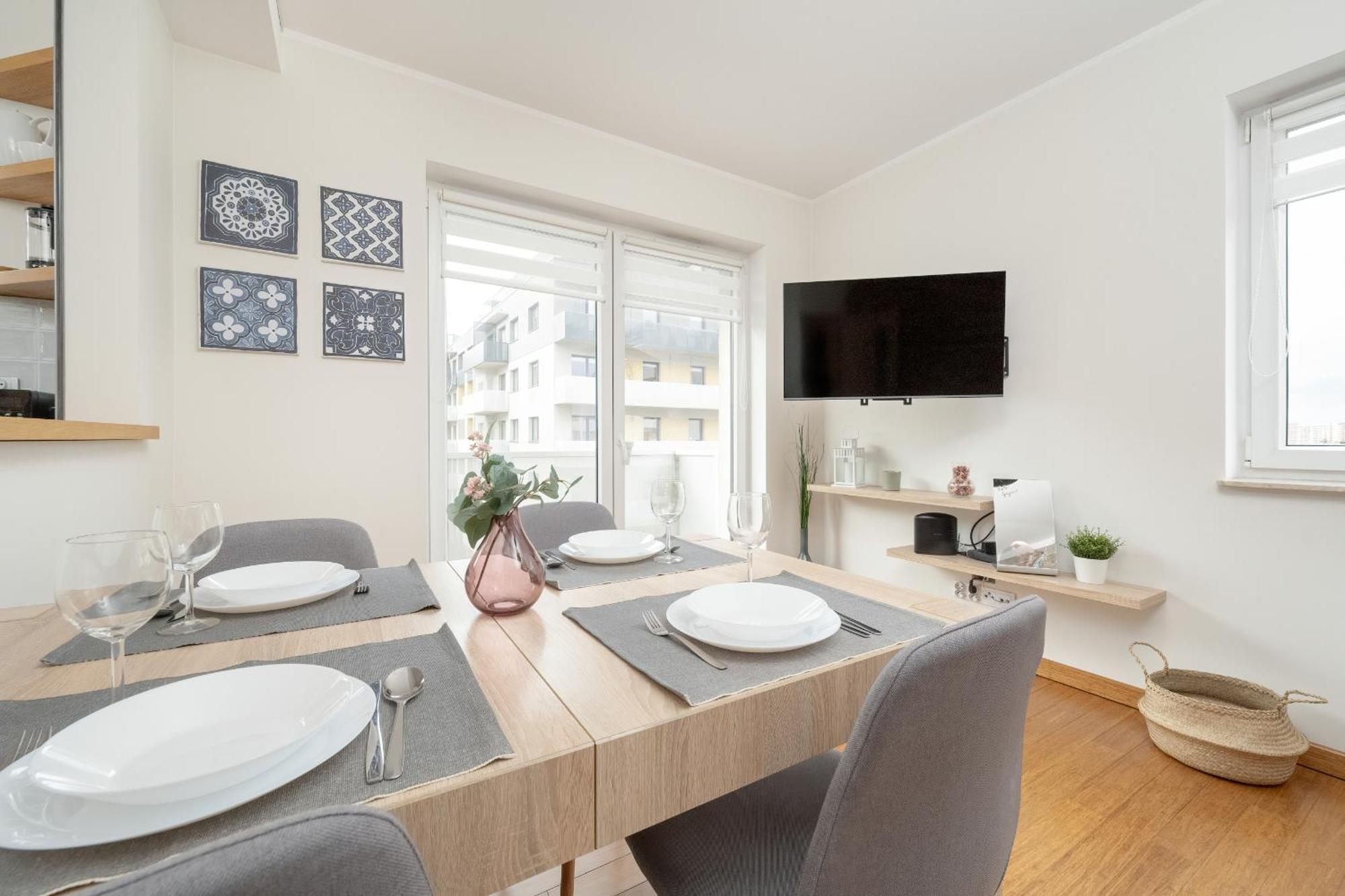 One Bedroom Apartment Nadodrze With Free Garage Wroclaw By Noclegi Renters Екстер'єр фото