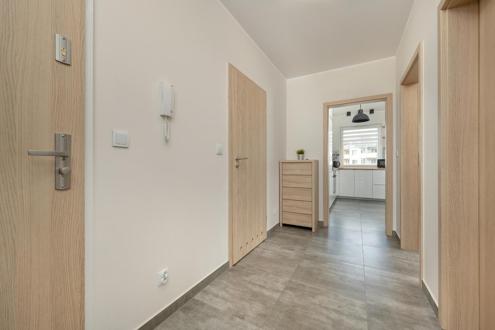One Bedroom Apartment Nadodrze With Free Garage Wroclaw By Noclegi Renters Екстер'єр фото
