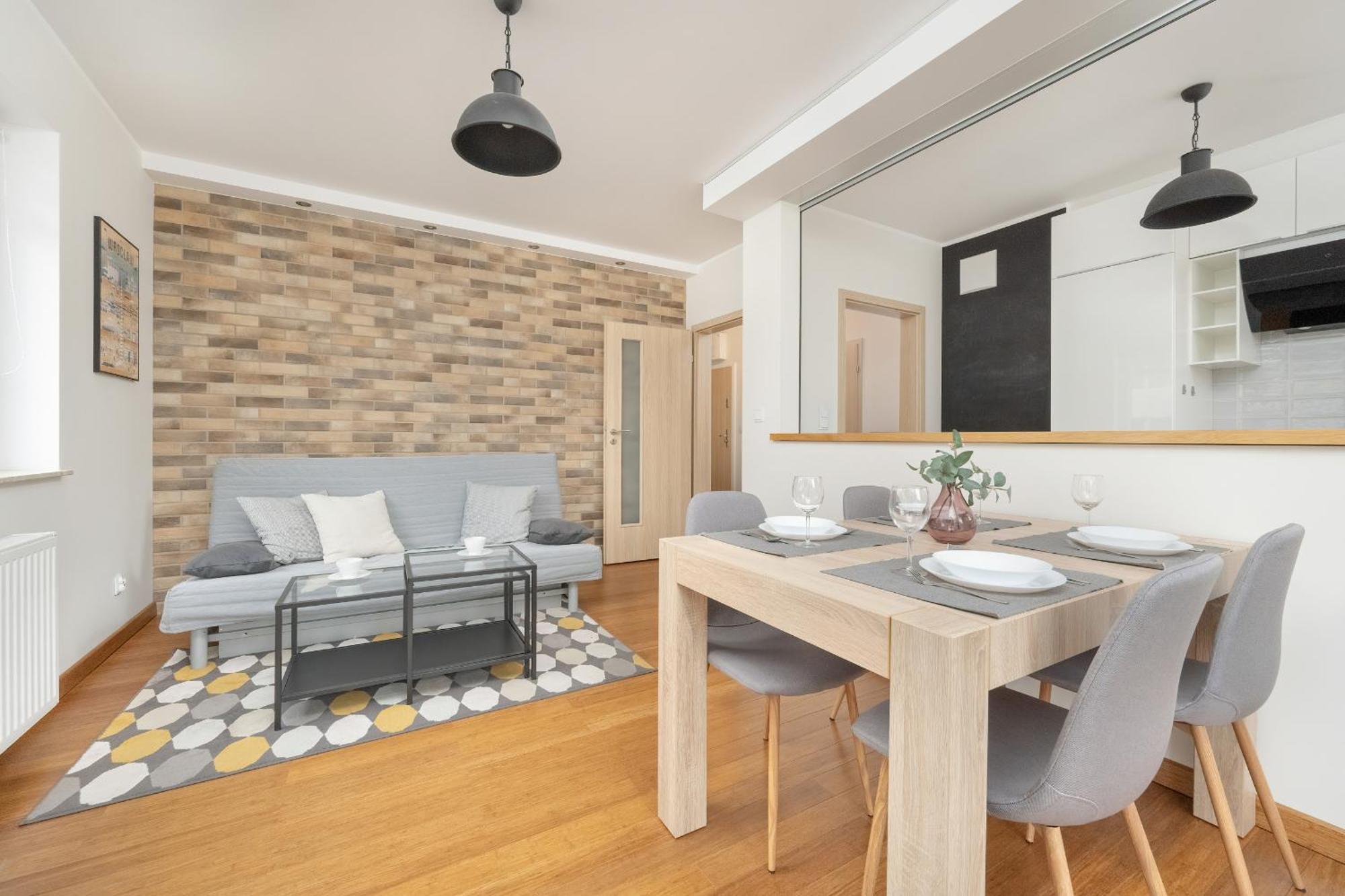 One Bedroom Apartment Nadodrze With Free Garage Wroclaw By Noclegi Renters Екстер'єр фото