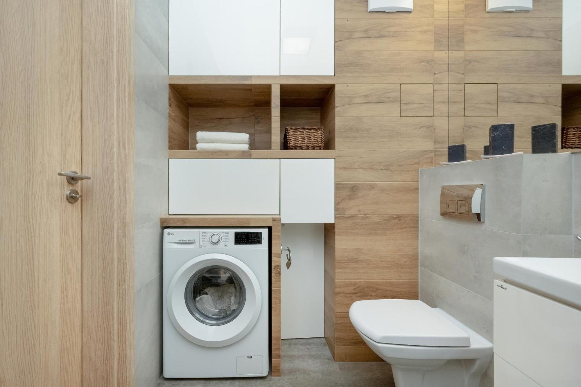 One Bedroom Apartment Nadodrze With Free Garage Wroclaw By Noclegi Renters Екстер'єр фото